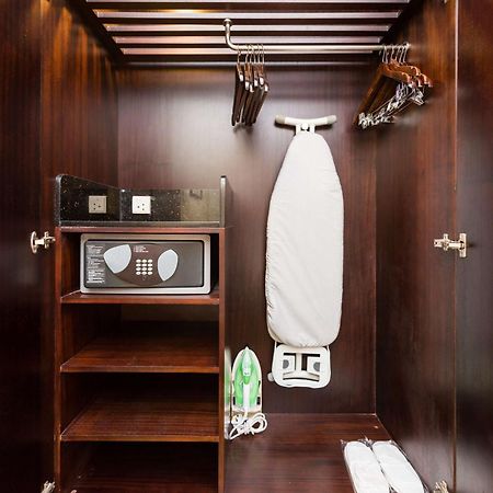 Radisson Blu Towers Kaushambi Delhi Ncr Hotel Gáziábád Kültér fotó A hotel room wardrobe with a safe