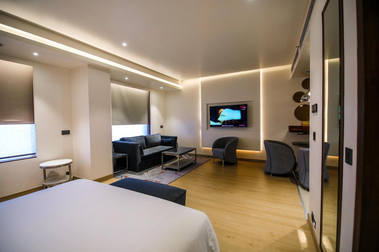Radisson Blu Towers Kaushambi Delhi Ncr Hotel Gáziábád Kültér fotó A room at the hotel