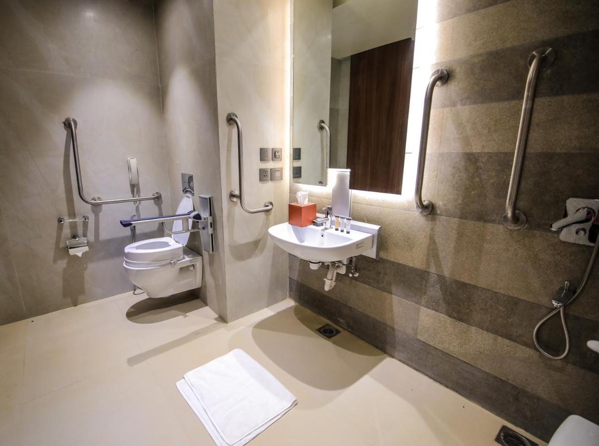 Radisson Blu Towers Kaushambi Delhi Ncr Hotel Gáziábád Kültér fotó Disabled toilet with a disabled shower