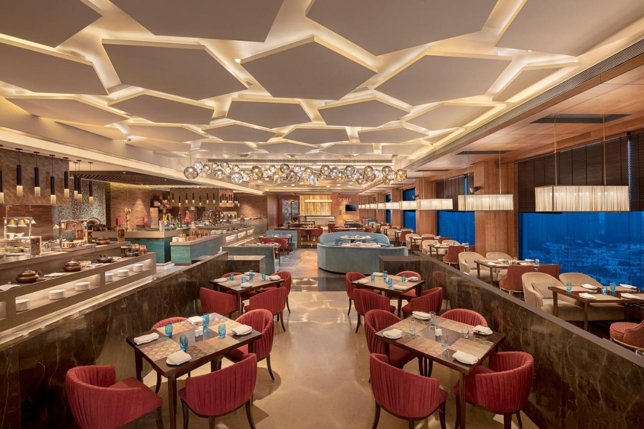 Radisson Blu Towers Kaushambi Delhi Ncr Hotel Gáziábád Kültér fotó The restaurant