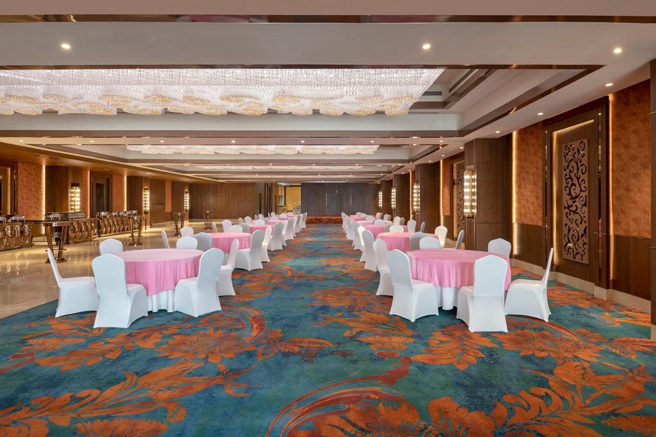 Radisson Blu Towers Kaushambi Delhi Ncr Hotel Gáziábád Kültér fotó The Grand Ballroom