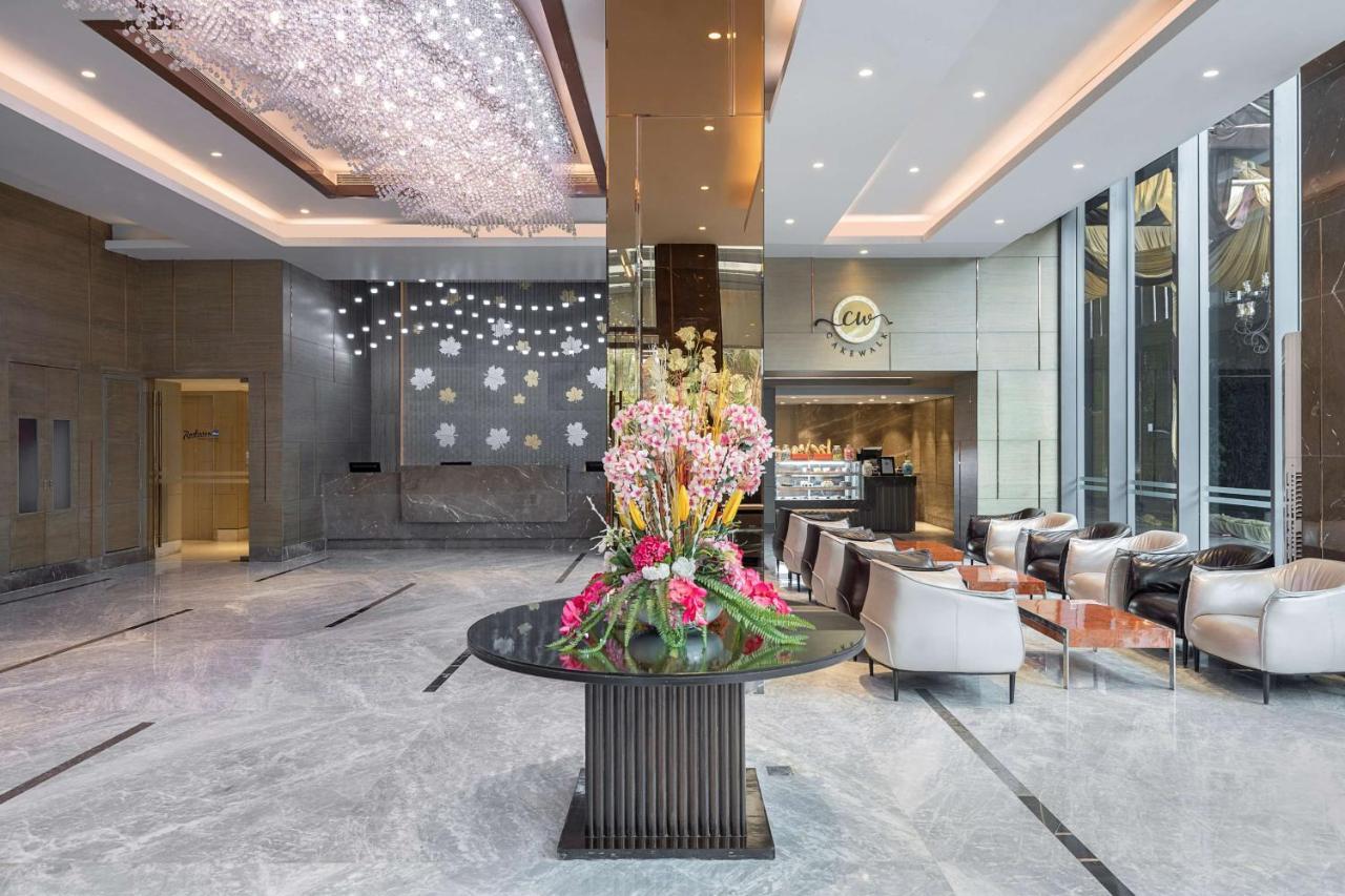 Radisson Blu Towers Kaushambi Delhi Ncr Hotel Gáziábád Kültér fotó Lobby