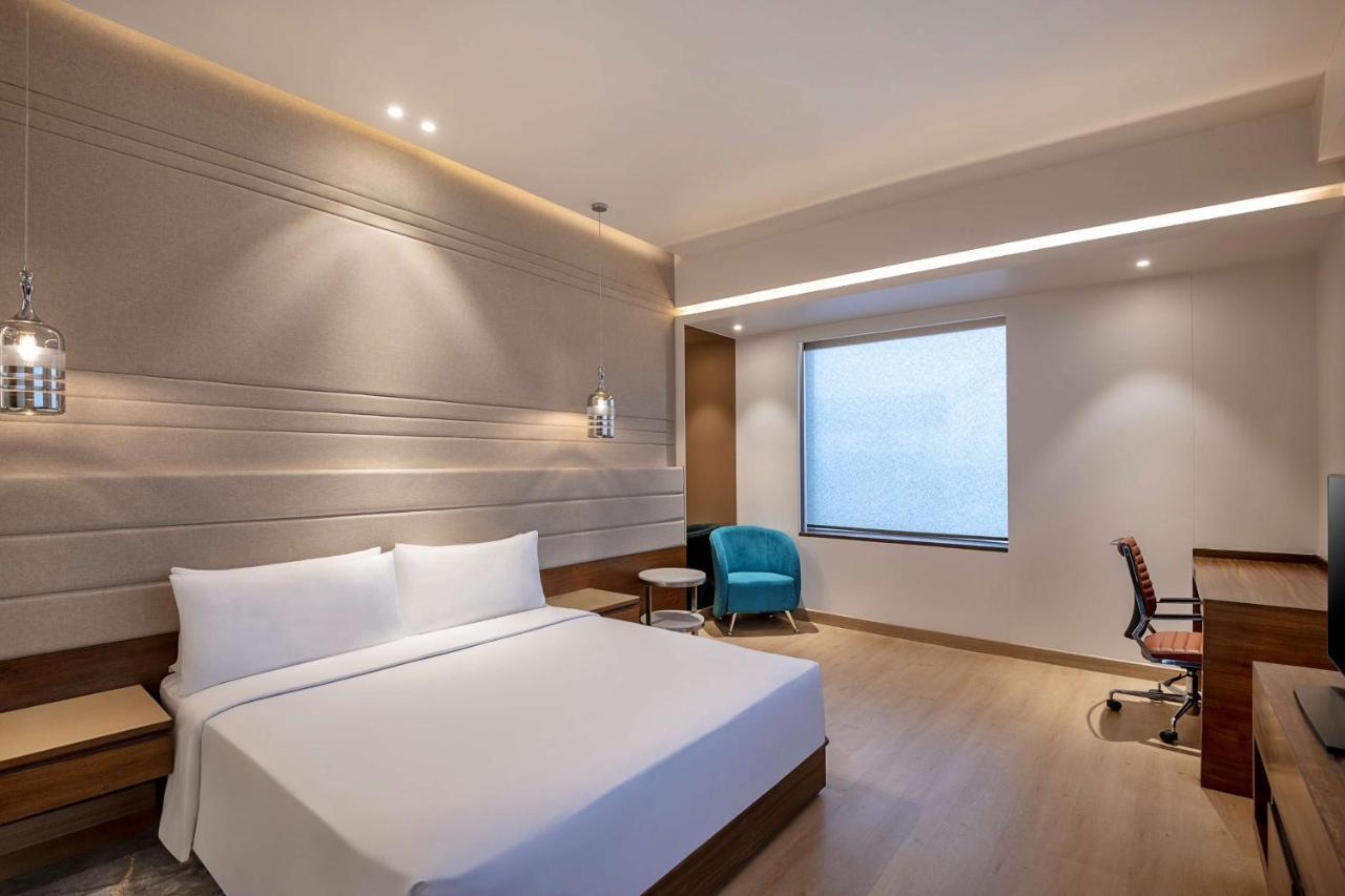 Radisson Blu Towers Kaushambi Delhi Ncr Hotel Gáziábád Kültér fotó A room at the hotel