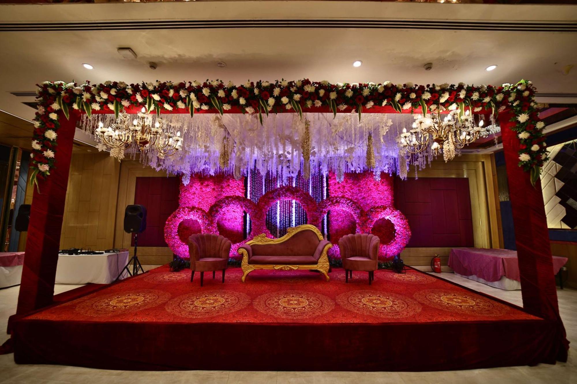 Radisson Blu Towers Kaushambi Delhi Ncr Hotel Gáziábád Kültér fotó A wedding reception in India
