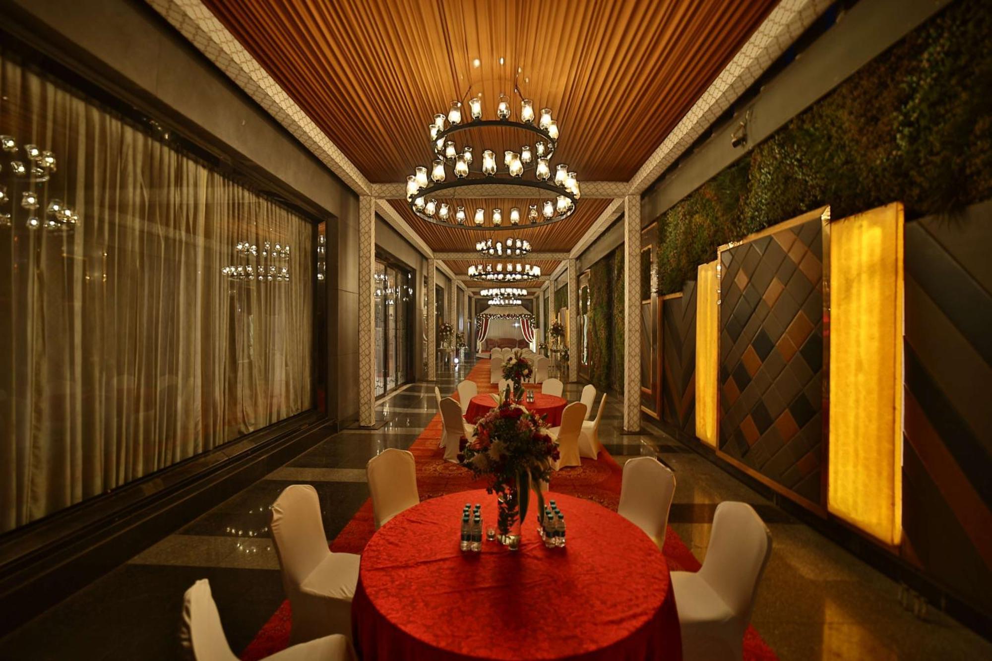 Radisson Blu Towers Kaushambi Delhi Ncr Hotel Gáziábád Kültér fotó The Imperial, New Delhi