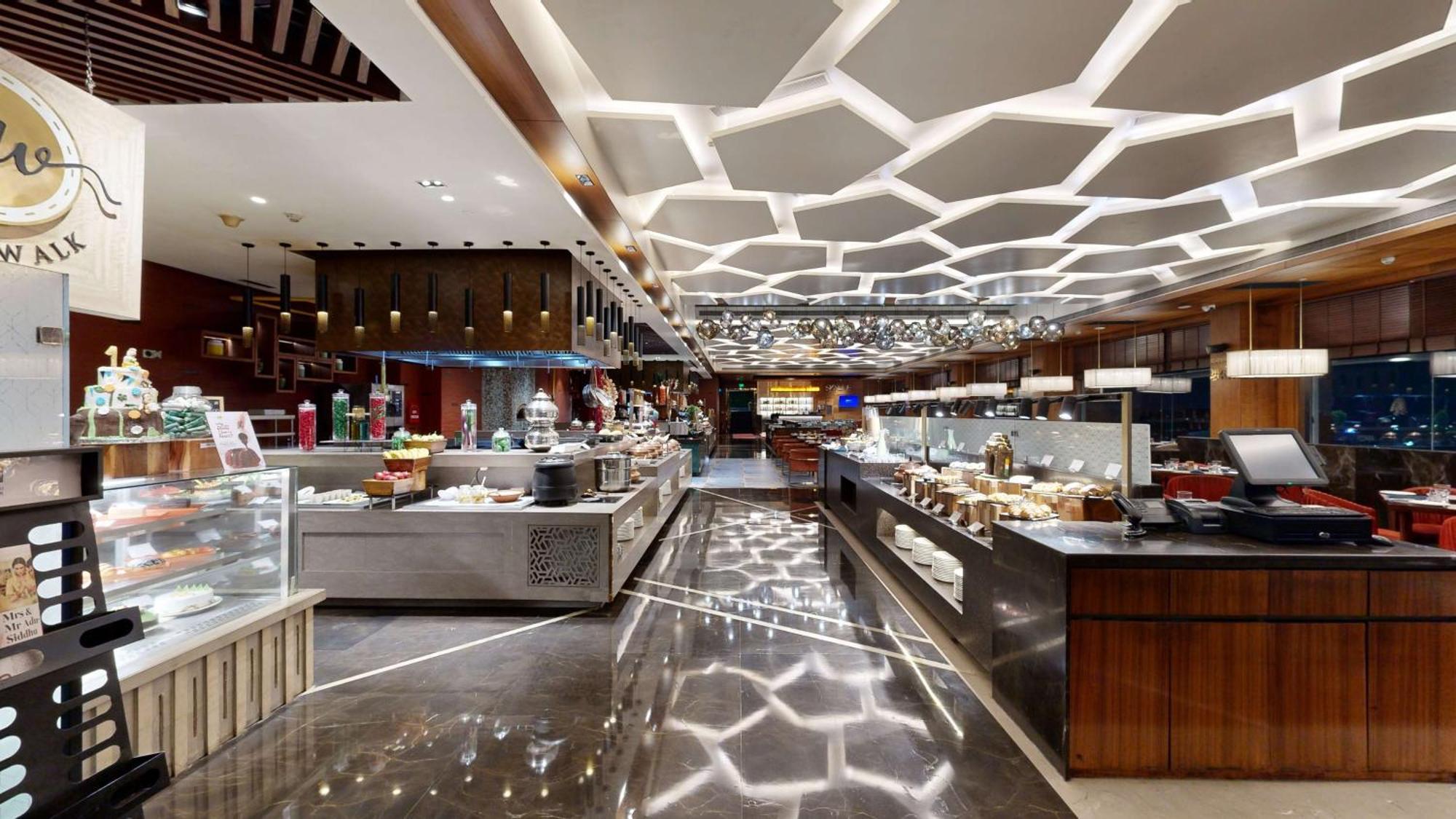 Radisson Blu Towers Kaushambi Delhi Ncr Hotel Gáziábád Kültér fotó The buffet at the hotel