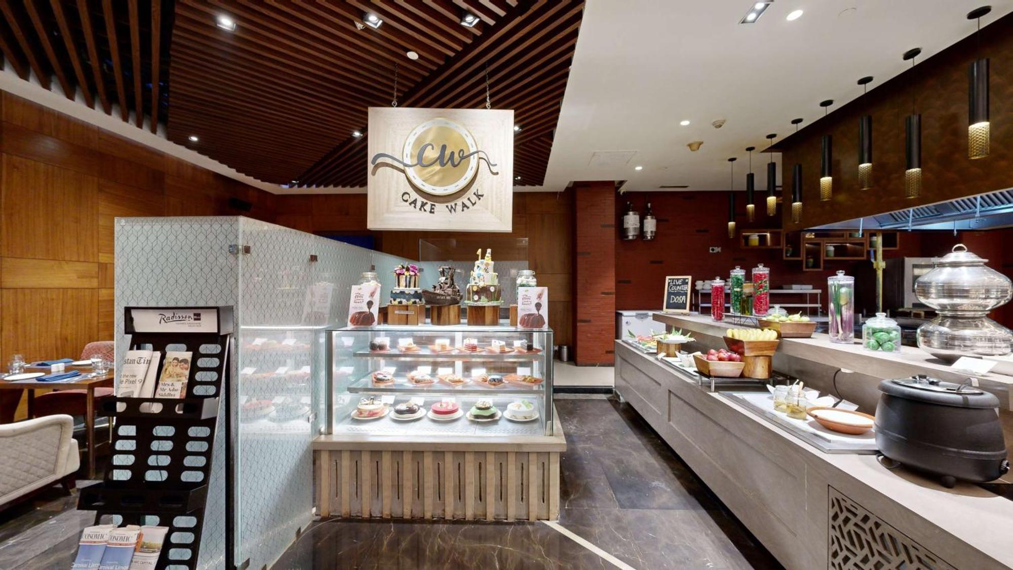 Radisson Blu Towers Kaushambi Delhi Ncr Hotel Gáziábád Kültér fotó Cake Walk