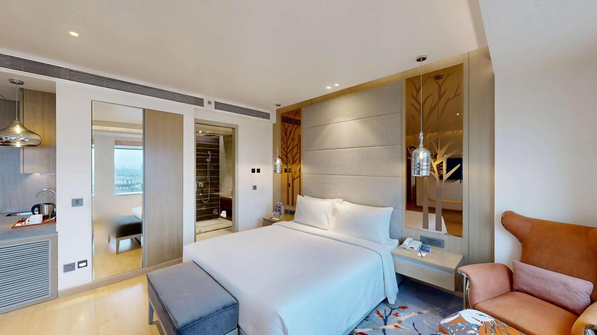 Radisson Blu Towers Kaushambi Delhi Ncr Hotel Gáziábád Kültér fotó A bedroom at the hotel